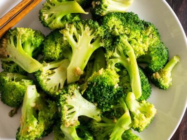 Use 5 minutes and 3 ingredients to create the best broccoli dish!