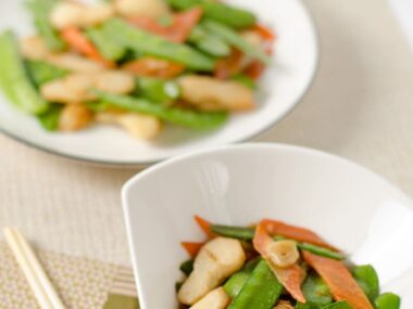 Stir-Fried Snow Peas and Water Chestnuts | Omnivore's Cookbook