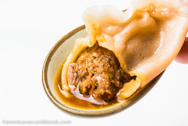 Mom's Best Lamb Dumpling - These soupy lamb dumplings are irresistible! The recipe can be used for cooking boiled dumplings and potstickers | www.nrtjwh.eu.org