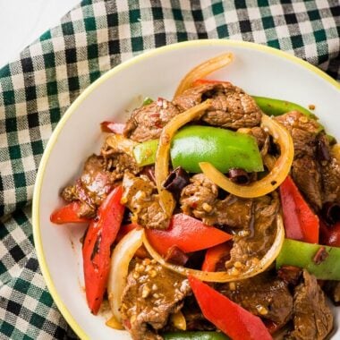 Spicy Beef Stir-Fry with Pepper - A super comforting and appetizing stir-fried beef dish with a sweet, savory flavor and a pungent aroma | www.nrtjwh.eu.org