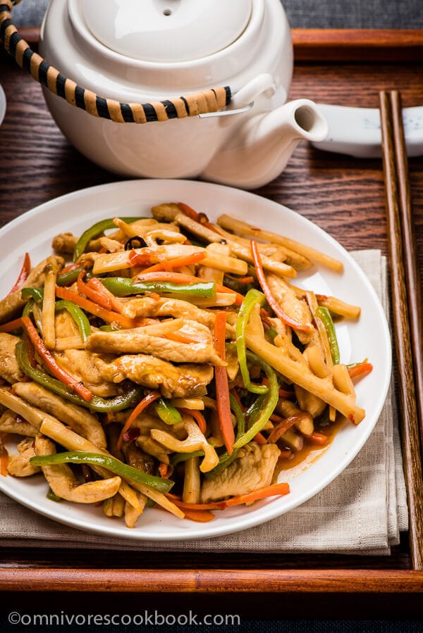 The chicken is quickly cooked with colorful veggies in a pungent sweet and sour garlic sauce. A healthy and comforting dish that only requires 30 minutes to get ready! | www.nrtjwh.eu.org