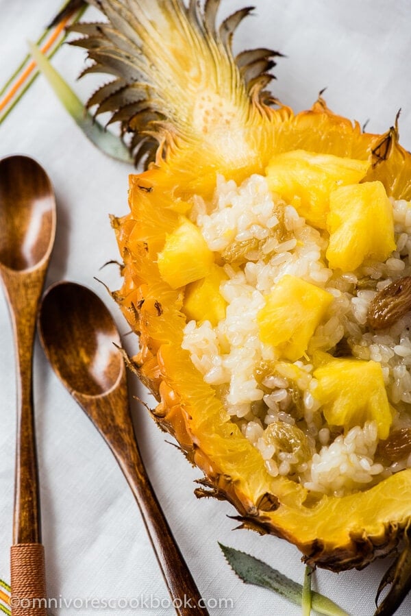 Yunnan Style Pineapple Rice - Gooey and sweet with a nice fruity aroma. It’s a creative side dish that tastes as good as a dessert | www.nrtjwh.eu.org