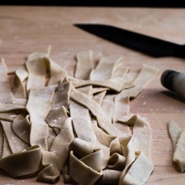 Fresh Homemade Noodles (手擀面) - Try out these fresh homemade noodles with your favorite noodle sauce - it will bring your noodle experience to a whole new level! | www.nrtjwh.eu.org