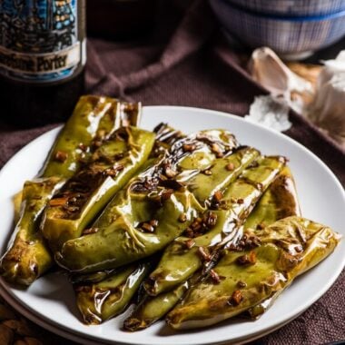 Szechuan Pan Fried Peppers (Tiger Skin Peppers, 虎皮尖椒) - These peppers are pan fried until blistered and tender, then cooked in a sour, savory sauce. A great vegan dish that is hot, flavorful, and appetizing! | www.nrtjwh.eu.org