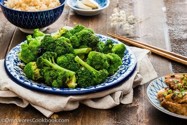 Cantonese Broccoli with Oyster Sauce - The real way to serve this classic dish, in the authentic Cantonese style. No fresh herbs required. | www.nrtjwh.eu.org
