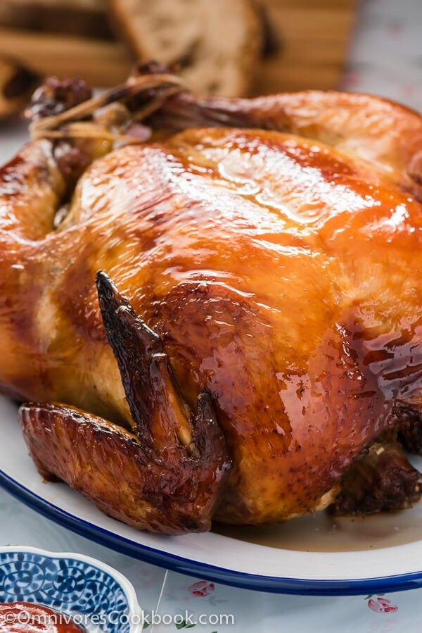 This Cantonese roast chicken tastes even better than one at a good restaurant. The skin is truly crispy and the meat so moist and tender. Want to to cook a perfect Asian style chicken in the oven? Look no further!| www.nrtjwh.eu.org