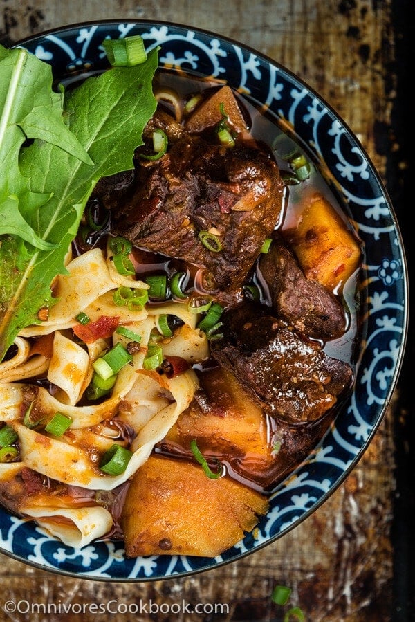 Asian beef stock - A great fundamental element for making Asian noodle dishes, such as Taiwan beef noodle soup and Vietnamese beef pho | www.nrtjwh.eu.org