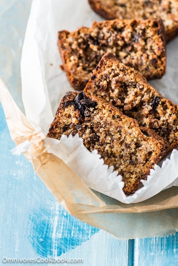 Almond Cake with Dates - The cake is gluten free and requires no leavening agent, yet the cake turns out so moist and crumbly | www.nrtjwh.eu.org