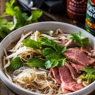 Easy Vietnamese pho noodle soup - Want to get a hearty bowl of Vietnamese pho noodle soup on the table within 30 minutes? Look no further! | www.nrtjwh.eu.org