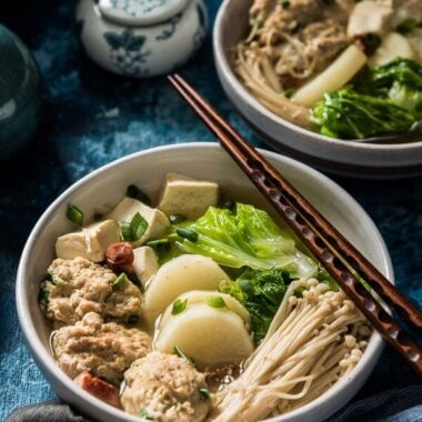 Napa Cabbage Soup with Tofu and Meatballs - Learn to cook the heartiest soup, plus two tips on how to quickly create a rich broth with just a few ingredients! | www.nrtjwh.eu.org