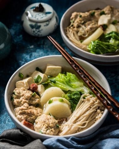 Napa Cabbage Soup with Tofu and Meatballs - Learn to cook the heartiest soup, plus two tips on how to quickly create a rich broth with just a few ingredients! | www.nrtjwh.eu.org