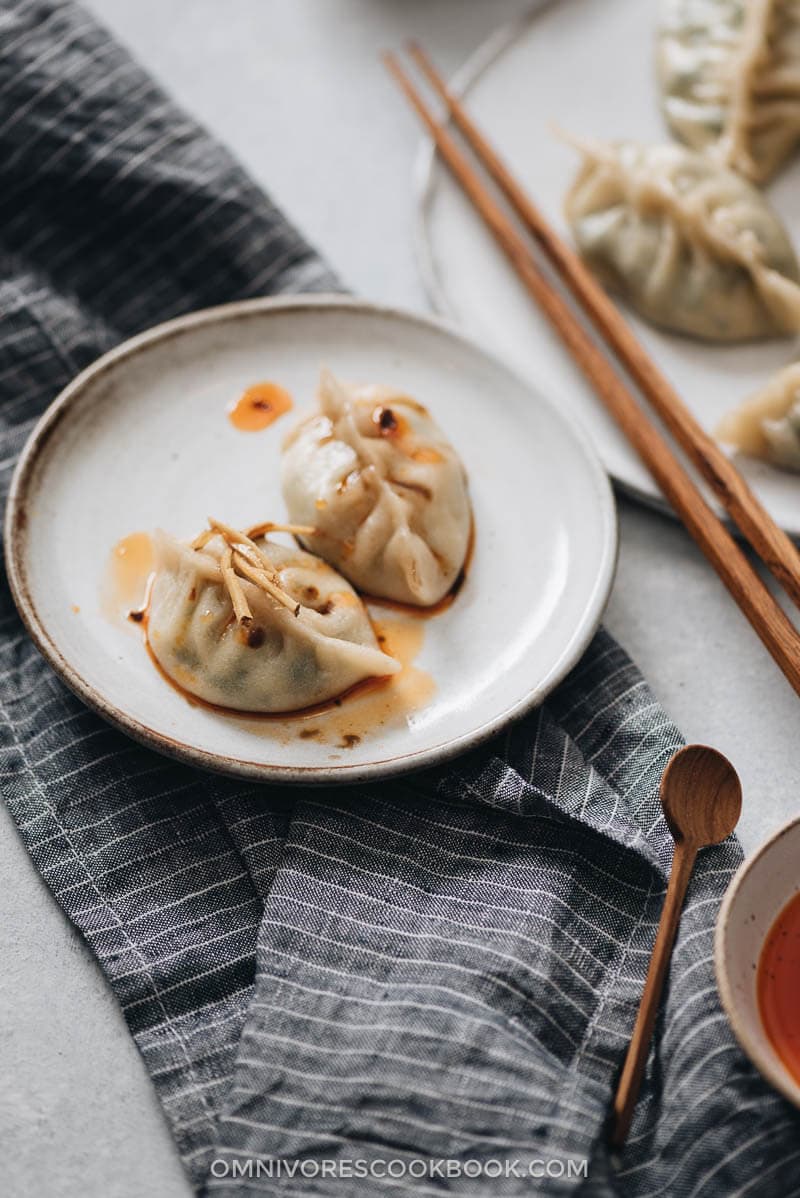 Nepali Momos with Spinach and Ricotta - An easy dim sum appetizer that you can make in your own kitchen and impress your guests with at the dinner party! {Vegetarian}