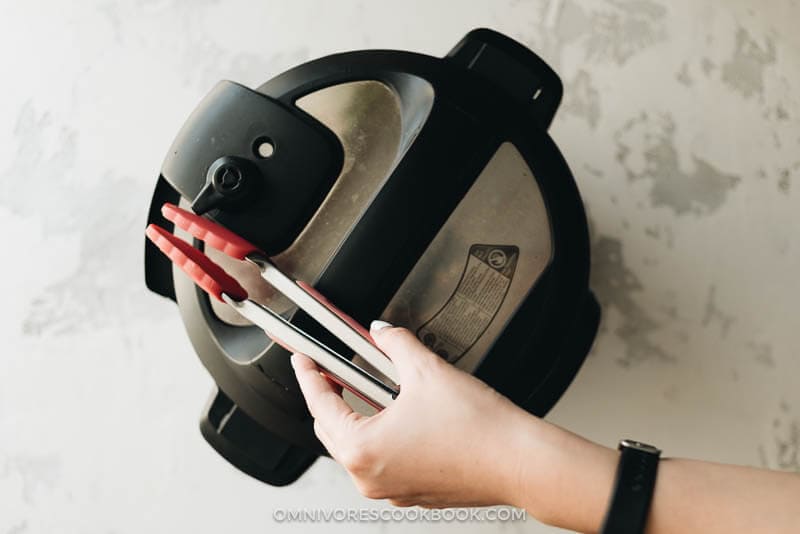 How to quick release pressure of Instant Pot with a pair of tongs