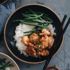 Crispy Chinese Honey Chicken (without Deep Frying) - This easier, healthier version guarantees crispy juicy chicken and a rich sauce that is bursting with flavor. Now you can make your favorite takeout dish at home and it&rsquo;ll taste just as great as the restaurant version! {Gluten Free Adaptable}