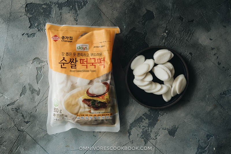 Packaged sticky rice cake for making red bean soup