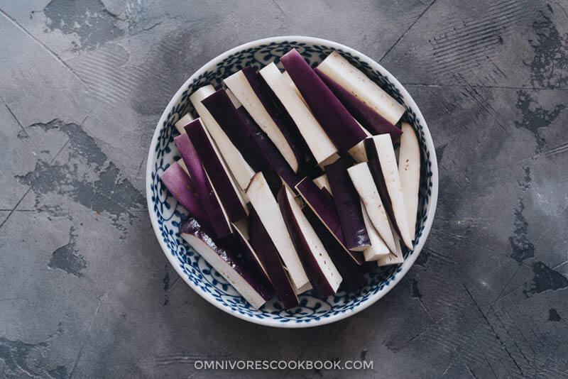 Sliced eggplant ready for steaming