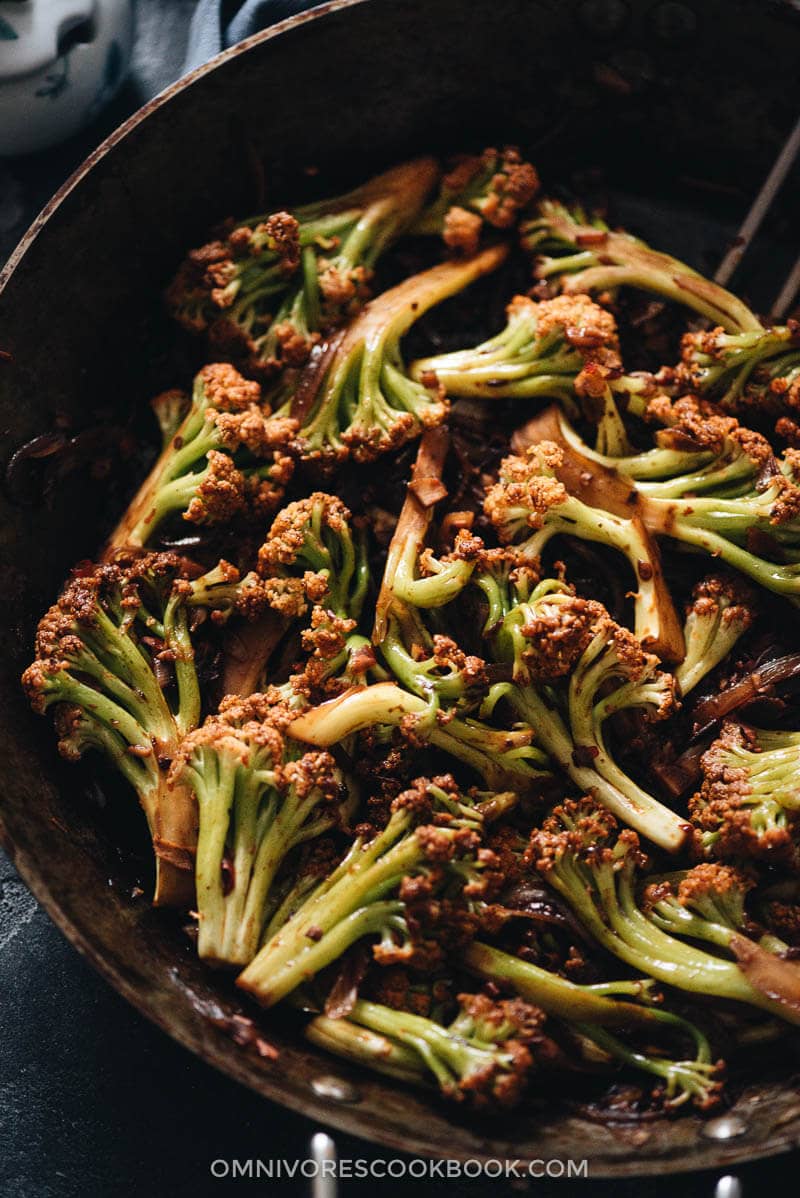 Chinese Cauliflower Stir Fry (干锅菜花) - These crunchy cauliflower bites are cooked in a numbing spicy sauce that is so rich. Even though this recipe is vegan, I’ve included notes on how to add different types of protein, to make a more substantial dish for your dinner. {Vegan, Gluten-Free Adaptable} Homemade Chinese cauliflower stir fry close-up