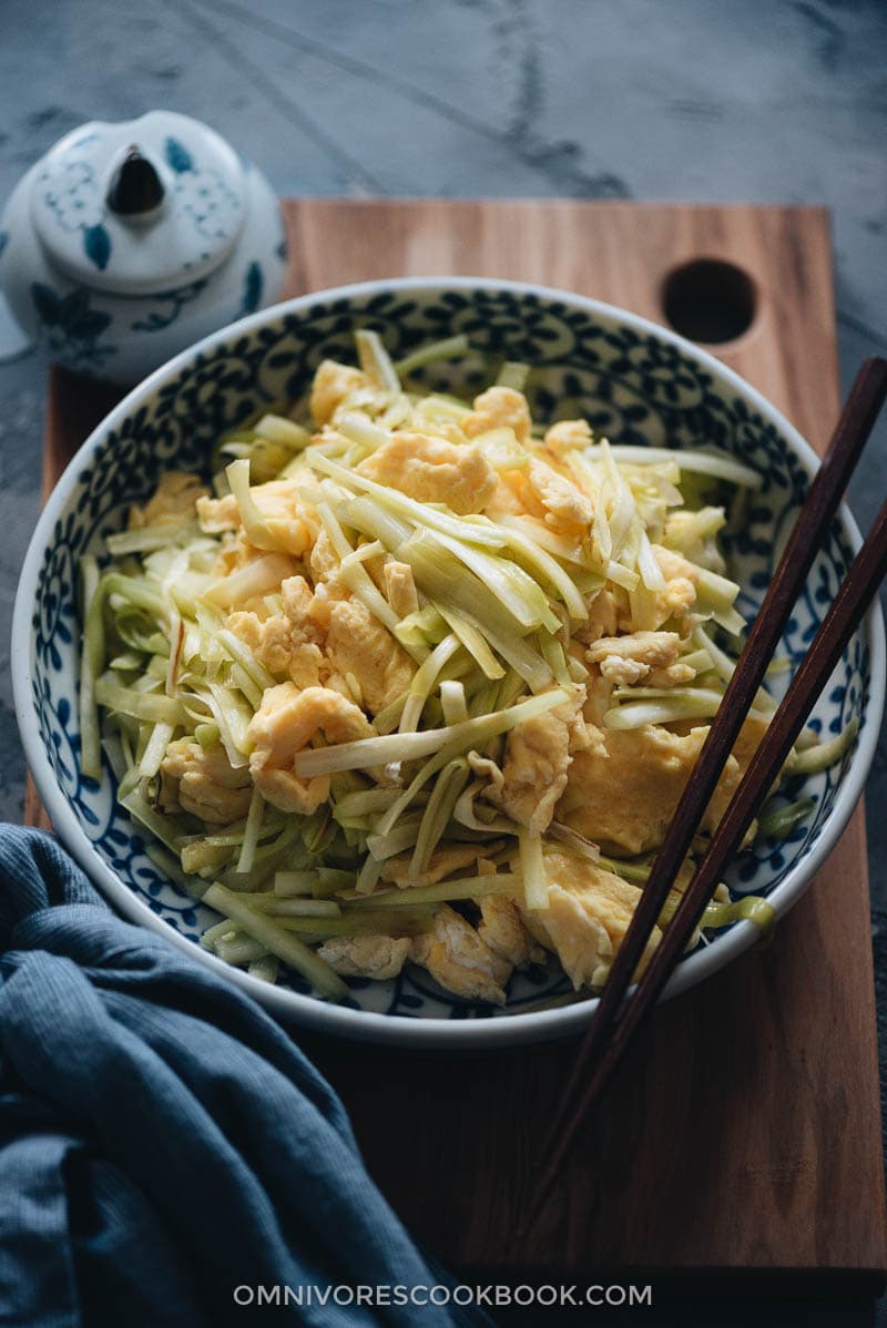 Yellow chives and eggs stir fry - Made with 3 ingredients, this dish is light, nutritious, and hearty. Serve it as a side dish or top it on steamed rice as a light main. {Gluten-Free} Homemade yellow chives and eggs stir fry