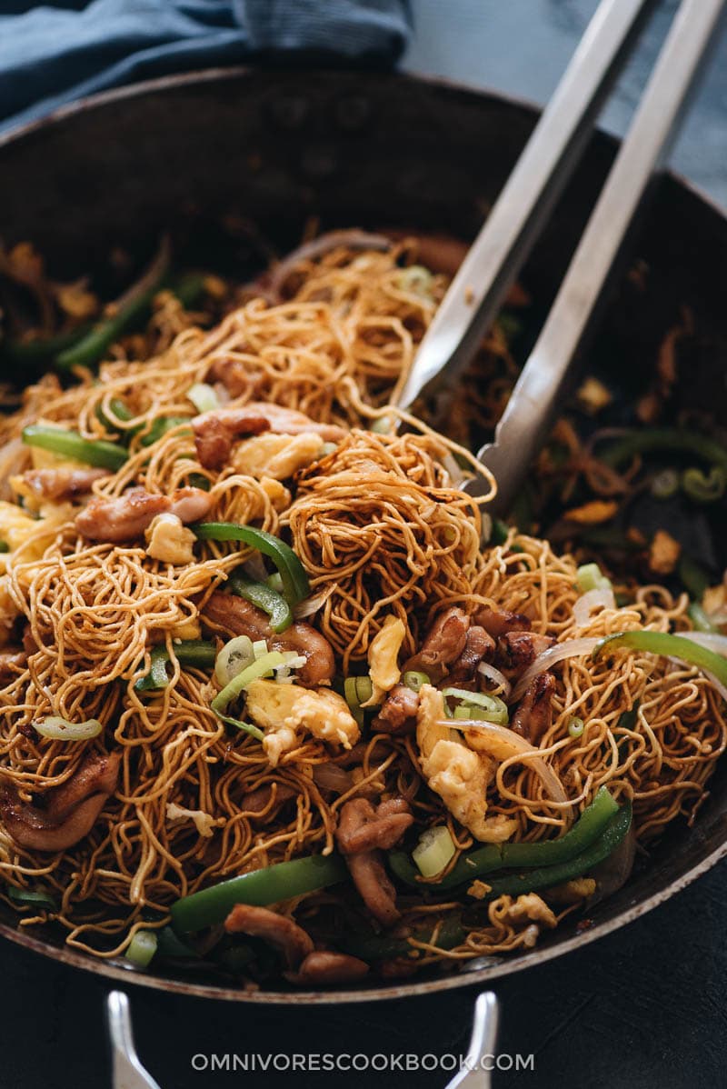 Hokkien Noodles (福建炒面, Hokkien Mee) - A super rich and fragrant one-pan meal that contains tender chicken bites, crispy veggies, and tender noodles. Learn how to make these easy restaurant-style fried noodles without a wok! Hokkien noodles close-up