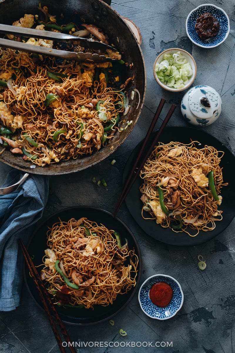 Hokkien Noodles (福建炒面, Hokkien Mee) - A super rich and fragrant one-pan meal that contains tender chicken bites, crispy veggies, and tender noodles. Learn how to make these easy restaurant-style fried noodles without a wok! Homemade Hokkien noodles served in plates