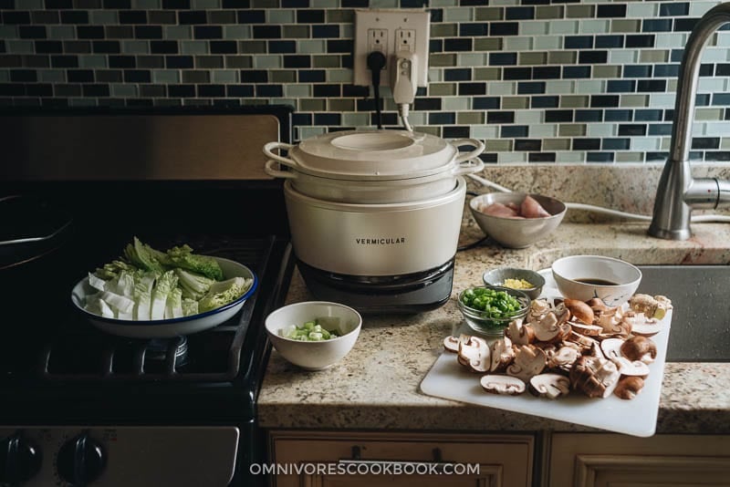 Chicken Udon Soup - A super simple one-pot noodle soup that guarantees maximum satisfaction with beautifully charred chicken, rich soup, thick noodles, and tender veggies. Vermicular Musui-Kamado