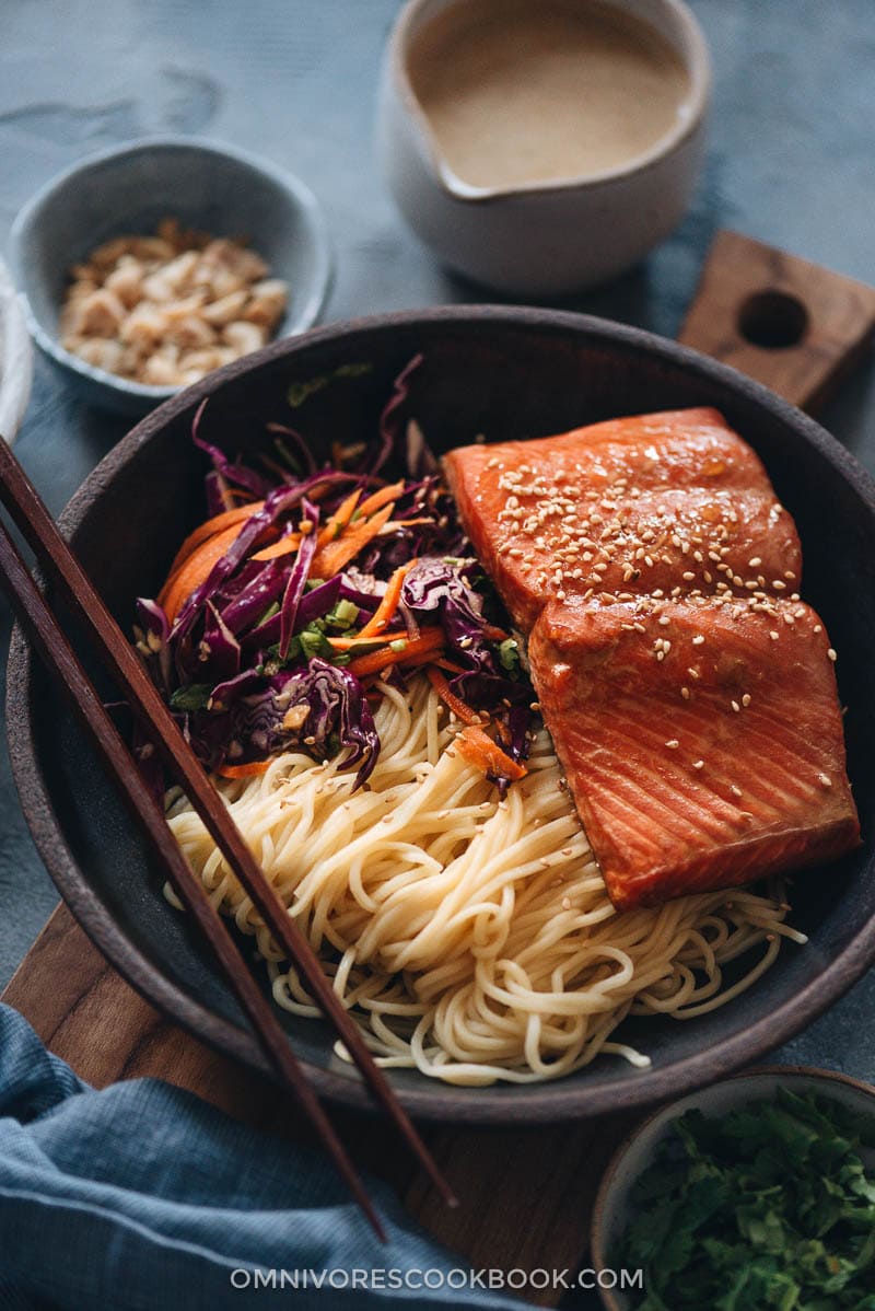 30-Minute Salmon Noodle Bowl with Coleslaw - Tender flaky juicy baked salmon served on noodles with coleslaw in a garlicky gingery savory sauce that’s lightly sweet. This recipe uses a blender to mix one sauce that is used as the salmon marinade and in the noodle sauce, so it literally takes 10 minutes to get ready. It’s a perfect dish for your busy weekday dinners and meal-prep. {Gluten-Free Adaptable} Salmon noodle bowl with coleslaw