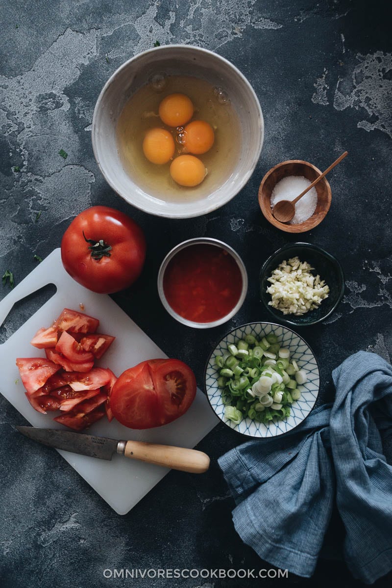15-Minute Tomato Egg Noodles | Make this dish when you’re in a rush because it takes no time to whip it up for a comforting meal. The scrambled eggs are cooked with tomatoes, aromatics, and a drizzle of soy sauce to create a simple scrumptious sauce, served on top of boiled noodles. So simple and hearty. {Gluten-Free adaptable}