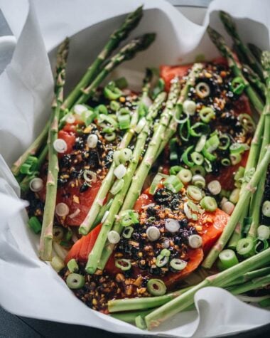 Making steamed salmon with black bean sauce close-up