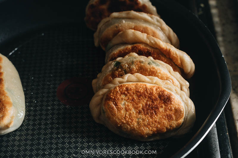 Chinese Chive Pockets (韭菜盒子, Chinese Chive Dumplings) | The super crispy and thin dough is stuffed with a hearty, savory filling made with Chinese chives and scrambled eggs. They’re easier to make than potstickers and have all the goodness that dumplings have, only more satisfying! Pan frying Chinese chive pockets
