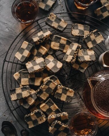 Sesame cookies served with tea