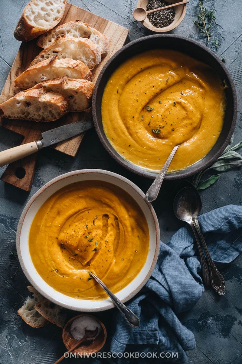 Roasted Kabocha Squash Soup | An easy recipe that yields a well-balanced, hearty, creamy soup that is garlicky and lightly sweet. You can use butternut or acorn squash if you cannot find kabocha. You can easily make the dish vegan as well. Make a big batch in advance and serve it with toasted bread for a healthy dinner. {Vegan-Adaptable, Gluten-Free} Roasted kabocha squash soup