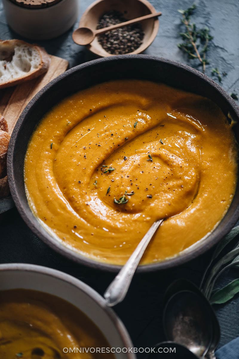 Roasted Kabocha Squash Soup | An easy recipe that yields a well-balanced, hearty, creamy soup that is garlicky and lightly sweet. You can use butternut or acorn squash if you cannot find kabocha. You can easily make the dish vegan as well. Make a big batch in advance and serve it with toasted bread for a healthy dinner. {Vegan-Adaptable, Gluten-Free} Roasted kabocha squash soup close-up
