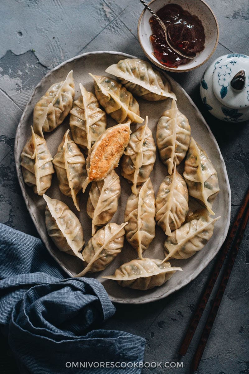 Turkey dumplings (A Thanksgiving Leftover Recipe) | Turn Thanksgiving leftovers into fancy dim sum using this turkey dumpling recipe. It uses leftover mashed potatoes, turkey, and cranberry sauce to make crispy, hearty, and juicy dumplings that are even better than takeout. Homemade turkey dumplings served with jam
