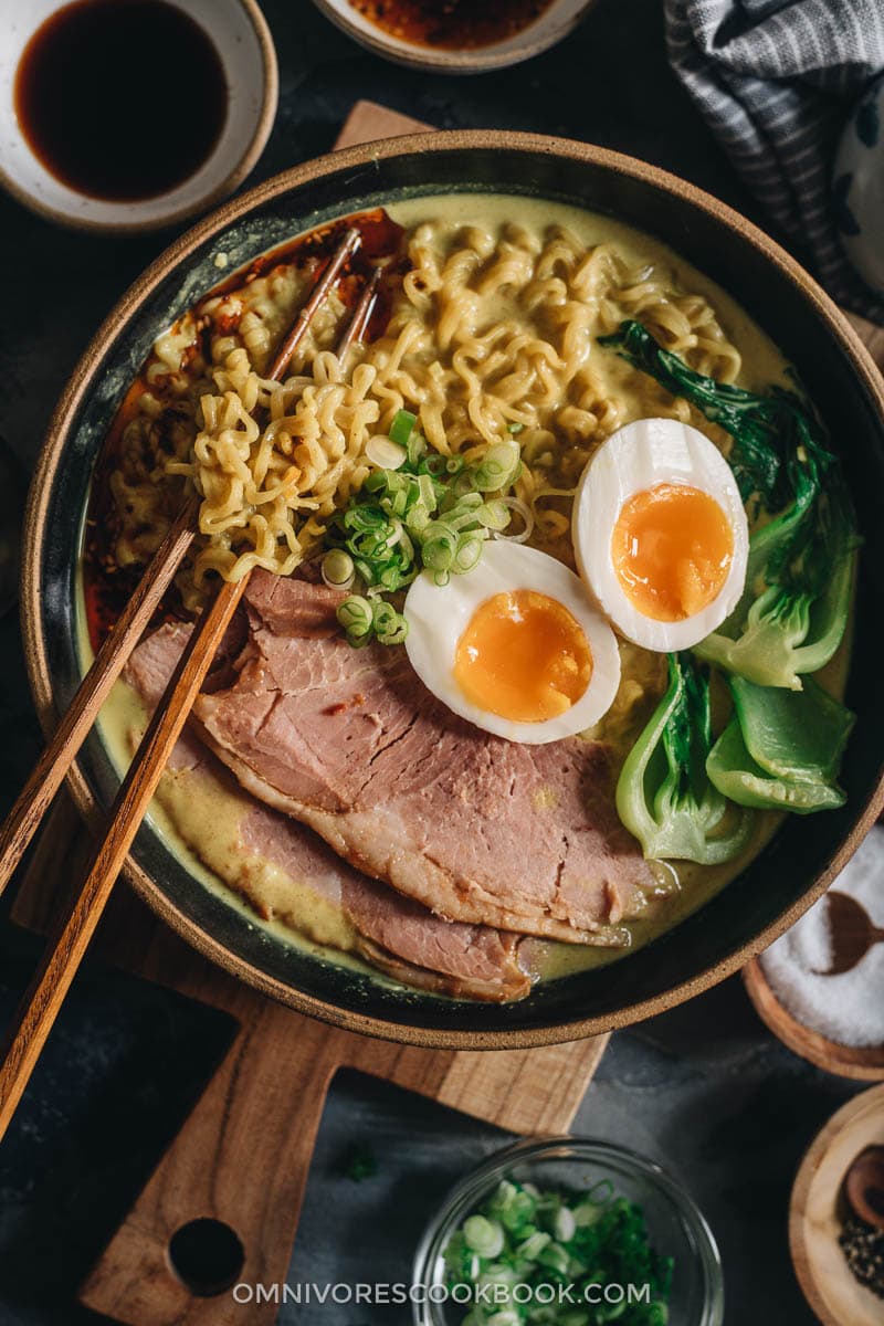 15-Minute Curry Ramen with Leftover Ham | A super easy recipe that turns your leftover ham into a scrumptious one-pot dinner. The curry broth is made with coconut milk, butter, and garlic to create a super rich texture that’s bursting with flavor. I’ve included notes so you can tweak the recipe using ingredients you already have in your pantry. {Gluten-Free adaptable} Curry ramen topped with leftover ham