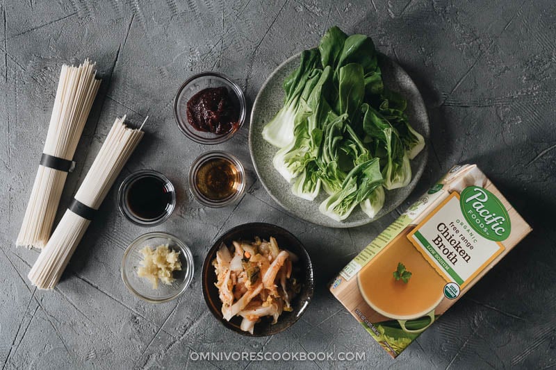 Ingredients for making Korean noodle soup