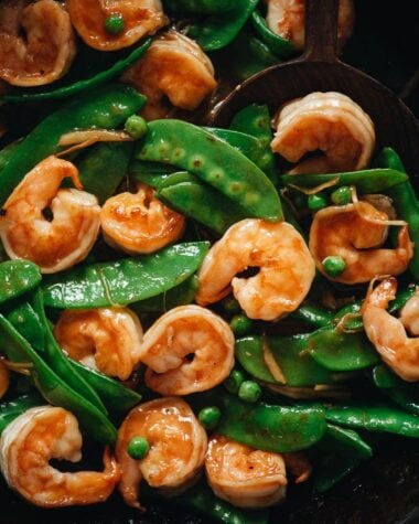 Stir fried shrimp with snow peas close up