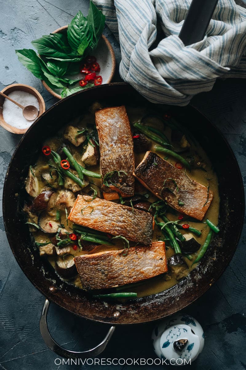 Crispy Thai-style salmon curry in a pan
