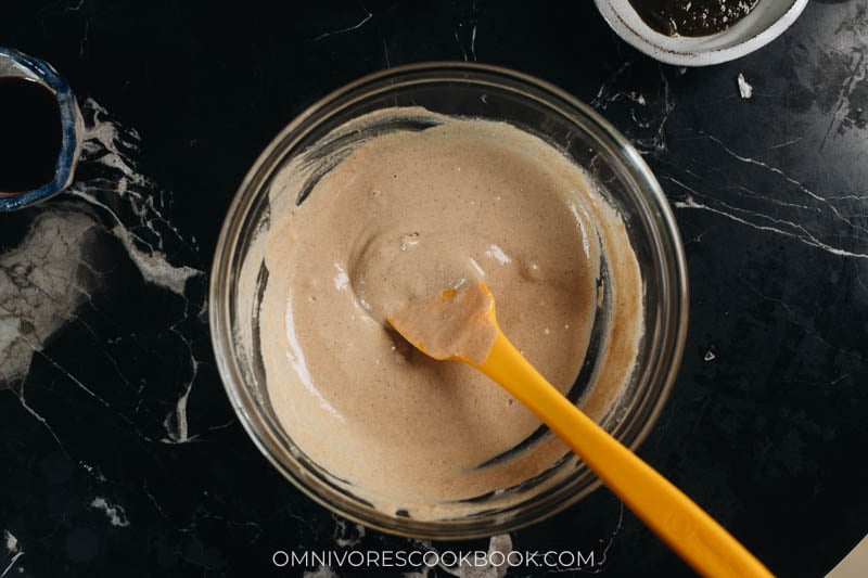 Mixing Chinese sesame paste with liquid to make the sauce