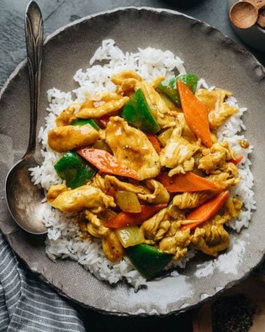 Curry chicken over rice