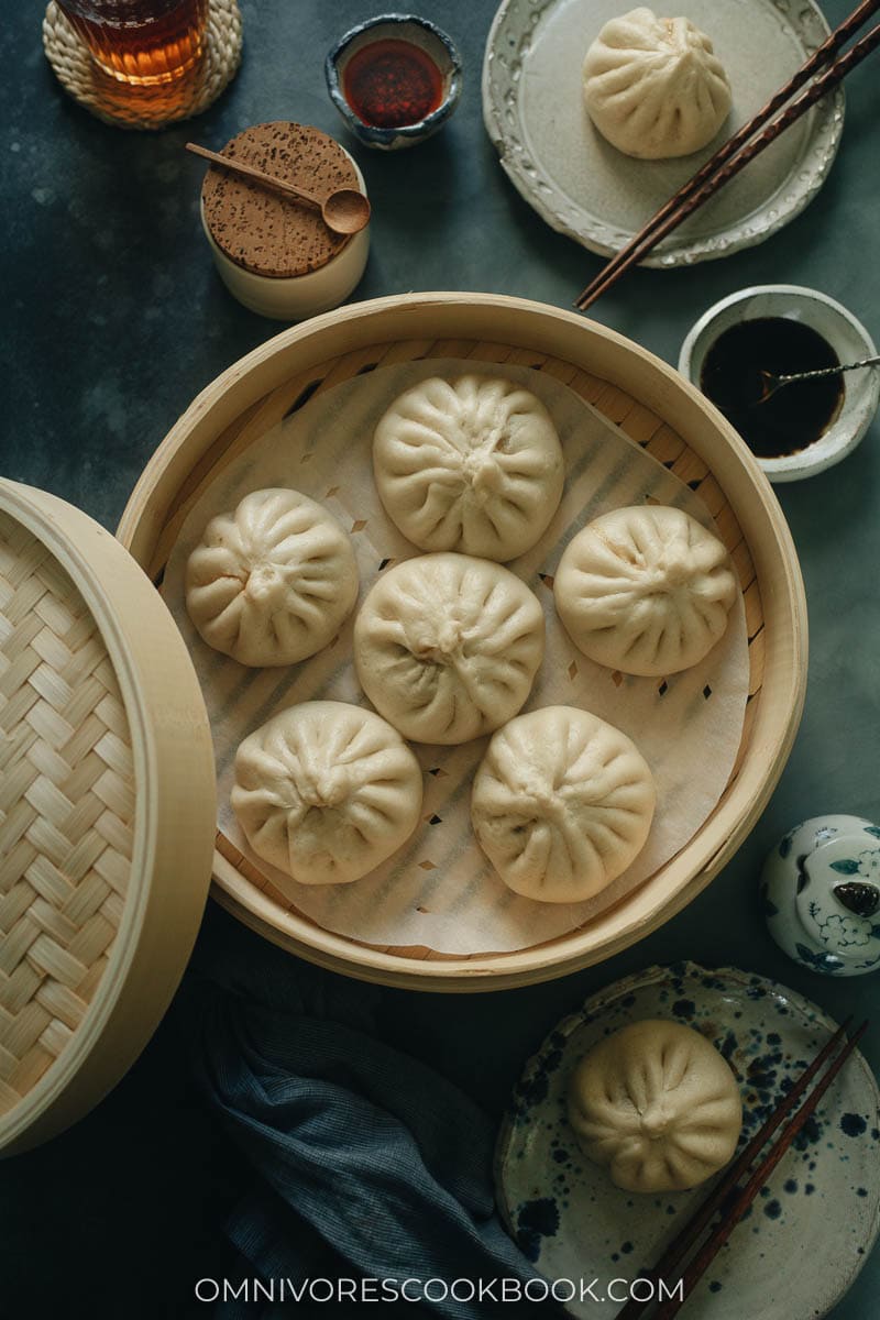 Chinese pork and chive baozi