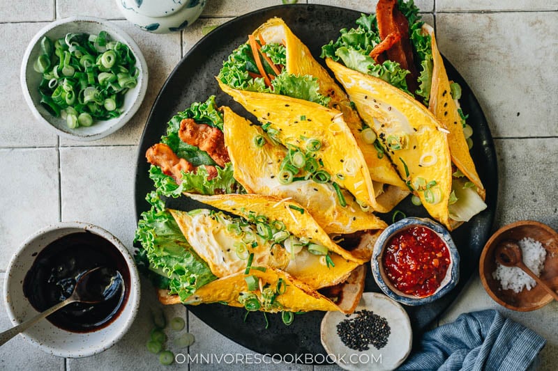 Ji Dan Bing (Chinese Breakfast Pancake, 鸡蛋饼)