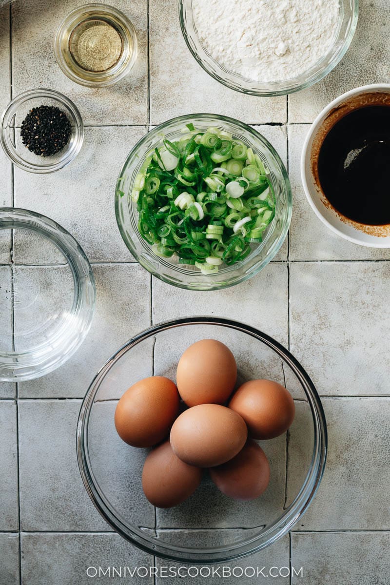 Ingredients for making Chinese breakfast pancake