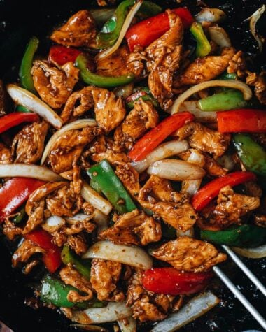 Real-deal Chinese restaurant style black pepper chicken cooked in a wok