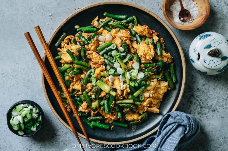 Stir Fried Garlic Scape with Eggs (蒜苔炒鸡蛋)