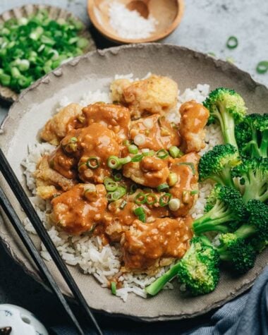 Crispy chicken with peanut butter sauce served with broccoli and rice