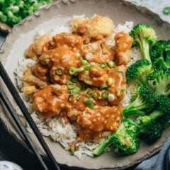 Extra crunchy crispy chicken bites served with a rich peanut butter sauce that is savory, aromatic, and sweet. Make your favorite takeout peanut butter chicken at home and get a restaurant-level result in no time! {Gluten-Free Adaptable}