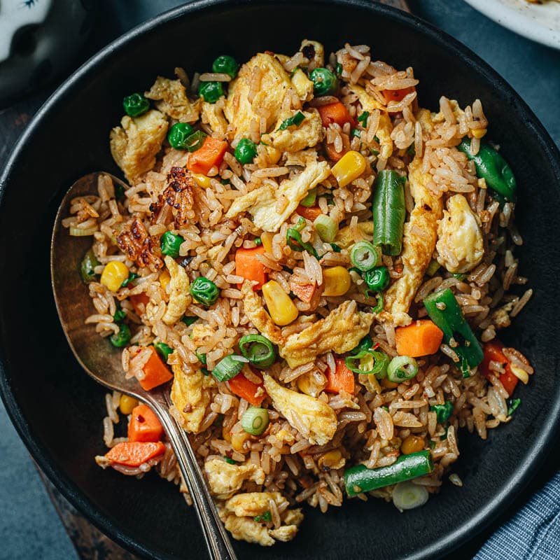 An easy vegetable fried rice that you can cook in 10 minutes and it is bursting with flavor. It is a great choice, no matter whether you're preparing a healthy side or a one-bowl dinner. {Vegetarian, Gluten-Free Adaptable}