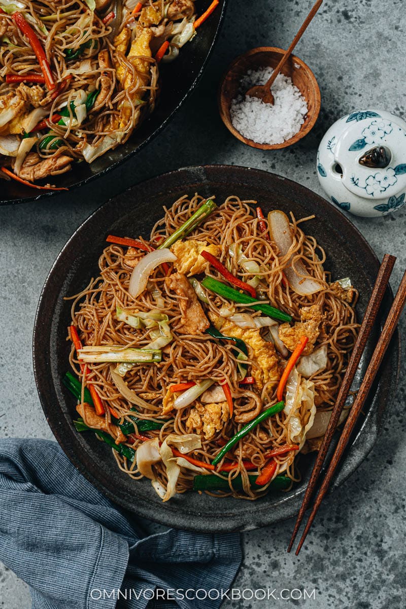Chicken mei fun served in a plate