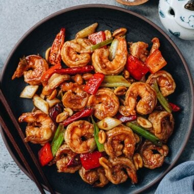 Kung pao shrimp with pepper served in a plate