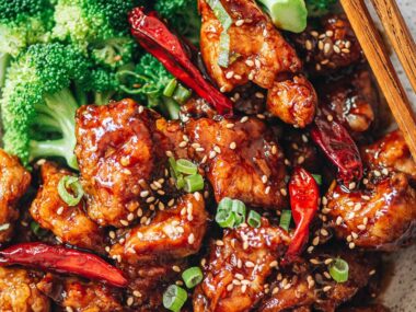 General Tso&rsquo;s Chicken served with broccoli